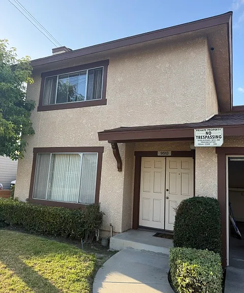 9513 Cedar St — Photo 1