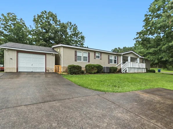 17 Yuma Ct, Anniston, AL 36206