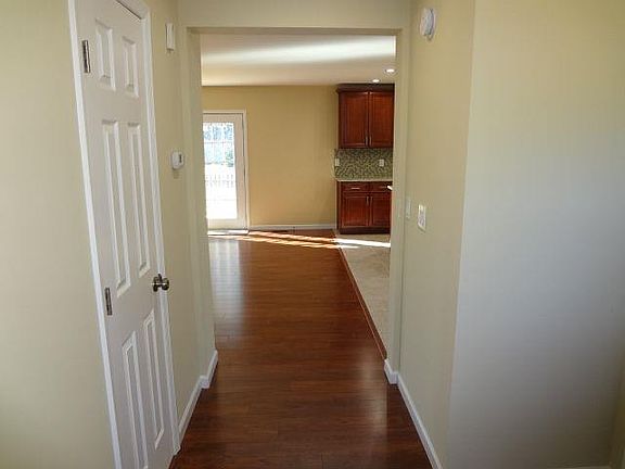 3rd image of 407 Pioneer Dr