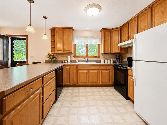 4th image of 11 Rivendell Drive