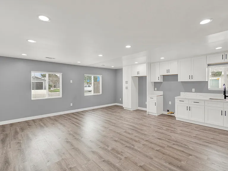 5646 Deodar St #B — Photo 10