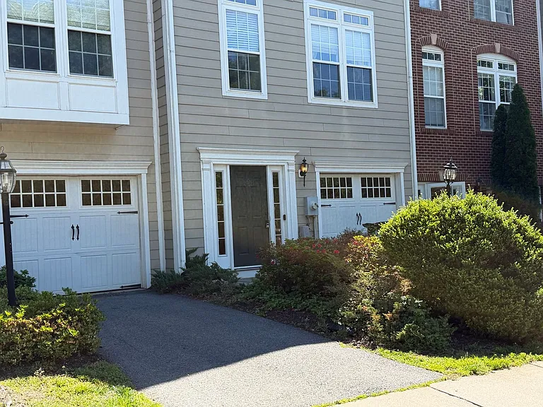 829 Rainier Rd — Photo 3