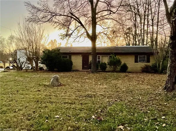 444 E Sheraton Park Rd, Pleasant Garden, NC 27313