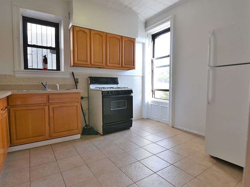 1st image of 604 Halsey St APT 2