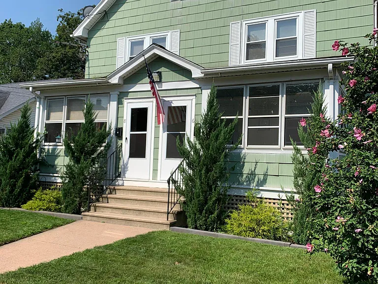 6 Washington Ave — Photo 1