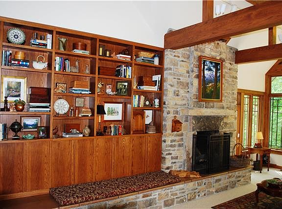 3rd image of 134 Tomlinson Ln
