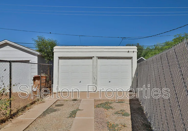 1802 N Laurel Ave — Photo 28
