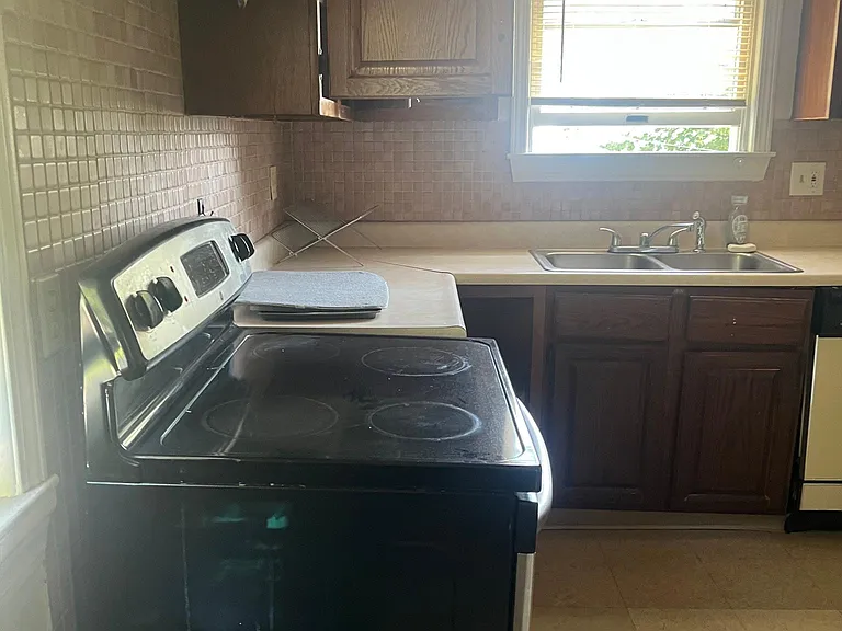 83-85 California Ave #2-R — Photo 5
