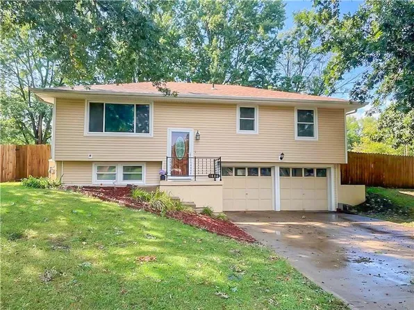 1406 S Vine St, Holden, MO 64040