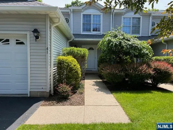 41 Foxwood Sq, Westwood, NJ 07675