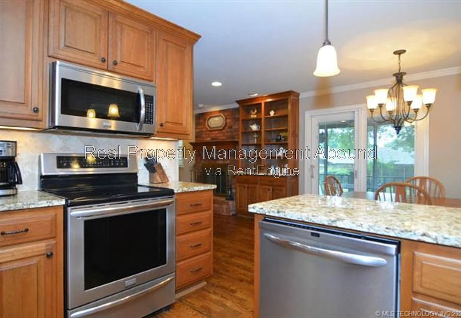 3 bed, 2.5 bath, 1998 sqft, $1,900 — Photo 4