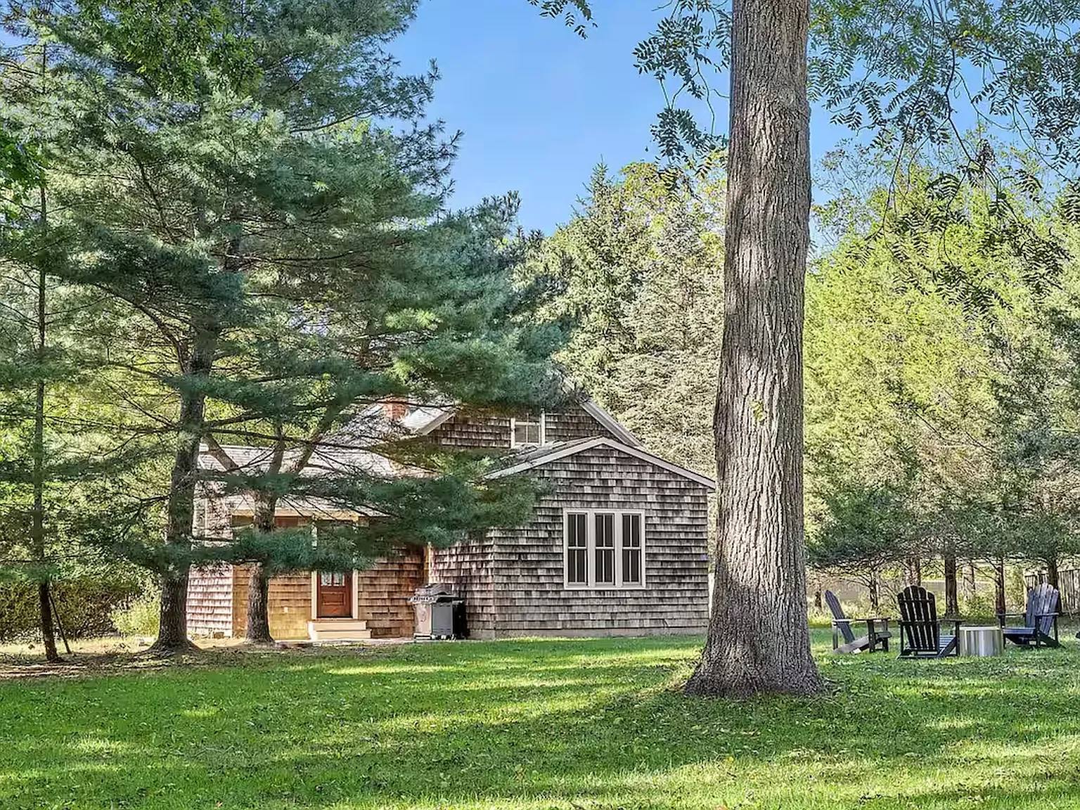 Pristine & Charming in Springs Available July & August — Photo 2