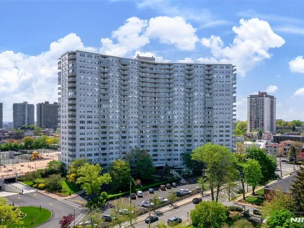 2000 Linwood Avenue #20V, Fort Lee, NJ 07024