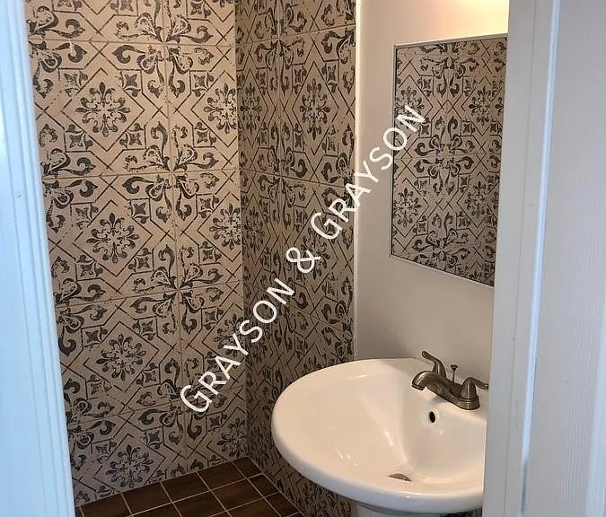 211 W Hadley St #3 — Photo 1