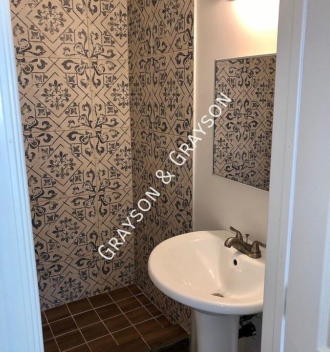 1st image of 211 W Hadley St #3