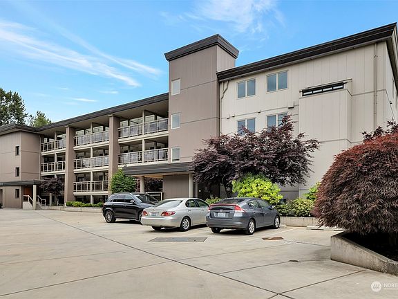2nd image of 9727 NE Juanita Dr #411