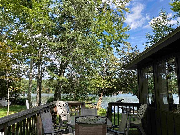 4th image of 460 Ogemaw Rd