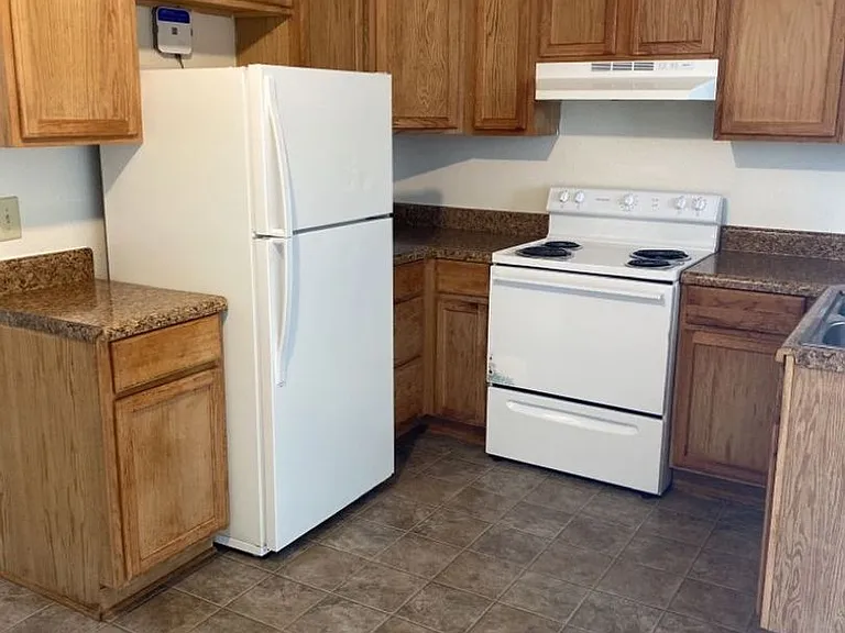 Skyline Apartments — Photo 36