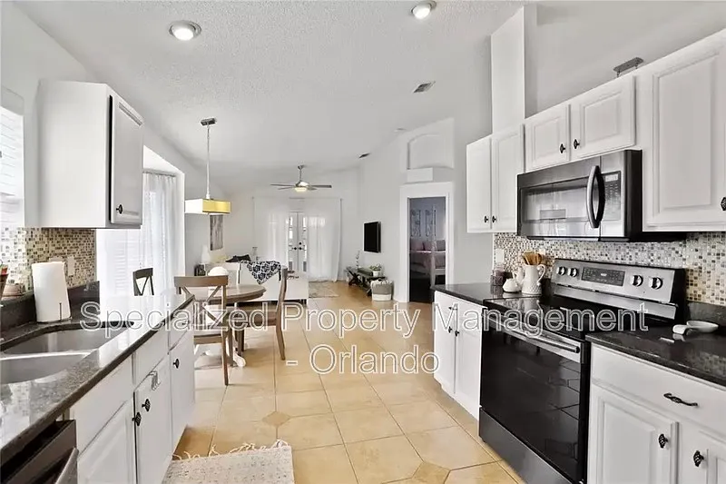 3 bed, 2.0 bath, 1564 sqft, $2,299 — Photo 2