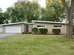 2519 S Cedar Glen Dr, Arlington Heights, IL 60005
