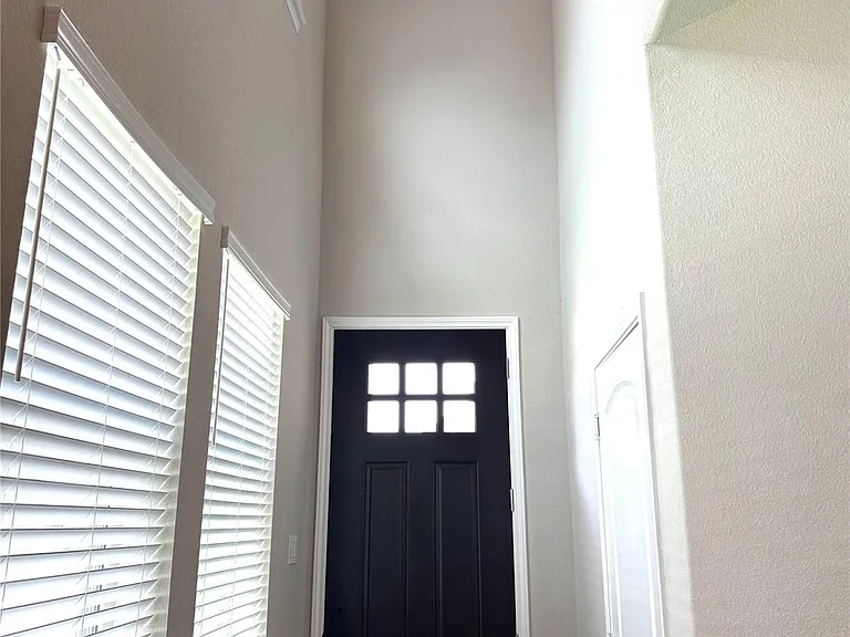 5504 Hyde Park Dr — Photo 4