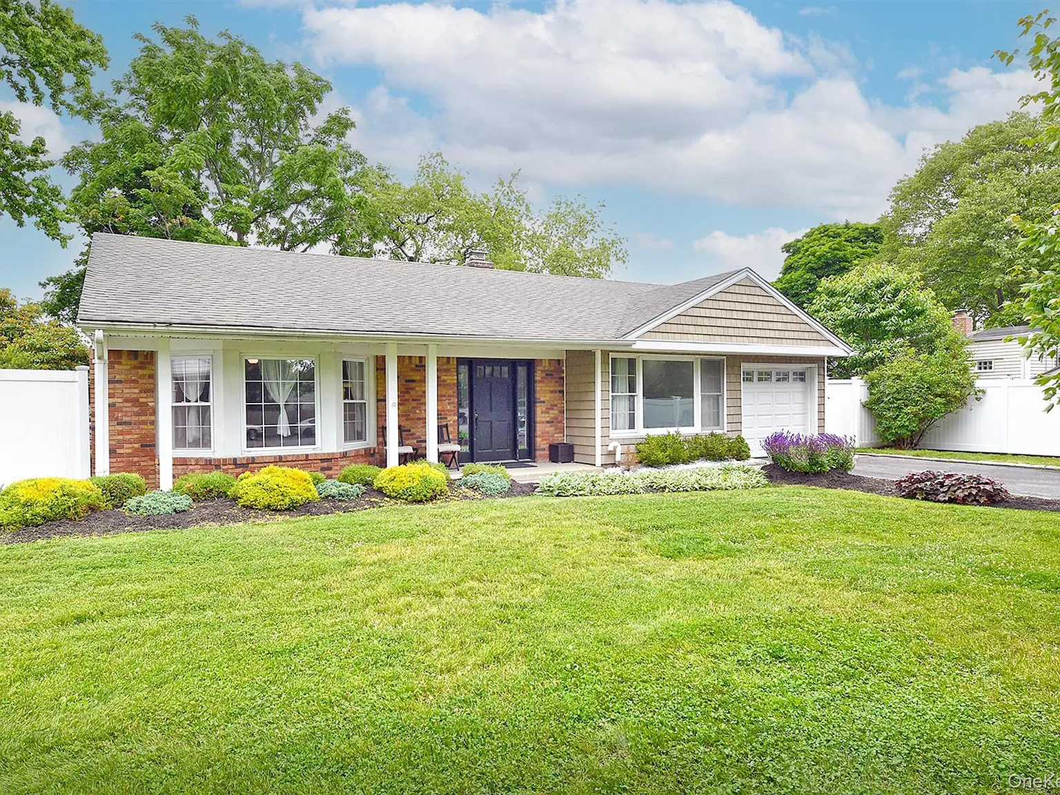 4 bed, 1.5 bath, 2100 sqft, $4,800 — Photo 2