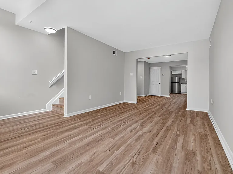 904 Newington Ave #B — Photo 12