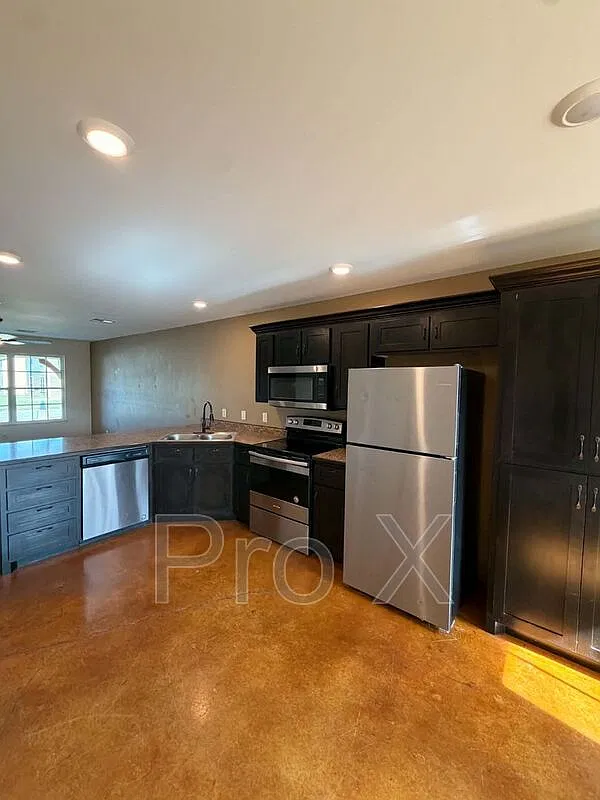 3 bed, 2.0 bath, 1560 sqft, $1,330 — Photo 4
