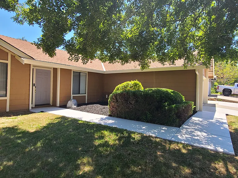 619 Willow Creek Dr — Photo 1