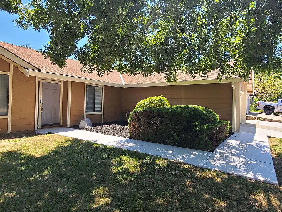 1st image of 619 Willow Creek Dr