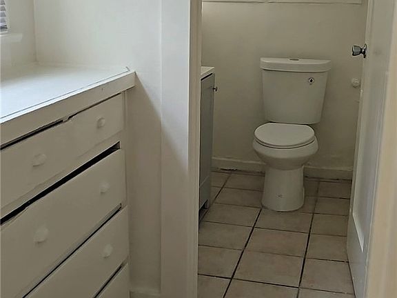 4th image of 551 W 10th St APT 10