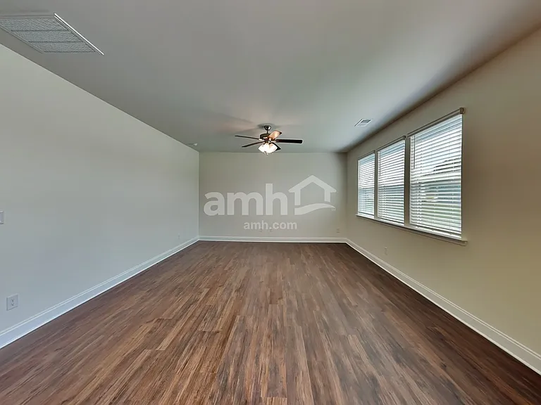 124 Cairo Ct — Photo 10