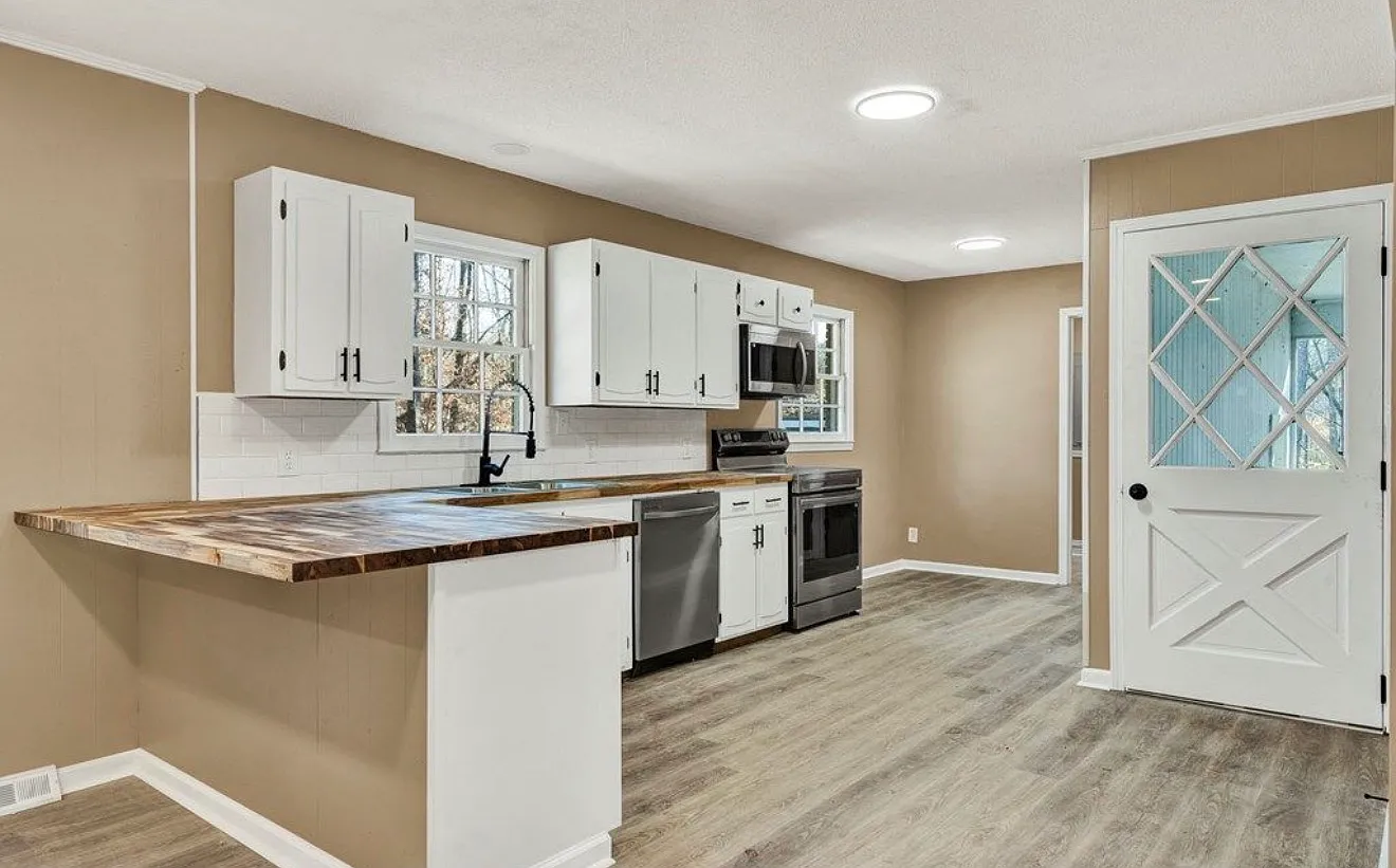 3 bed, 1641 sqft, $1,800 — Photo 2