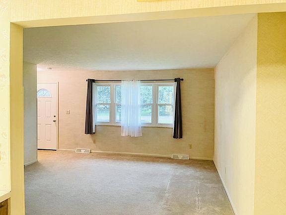 4th image of 3905 Alice Ave