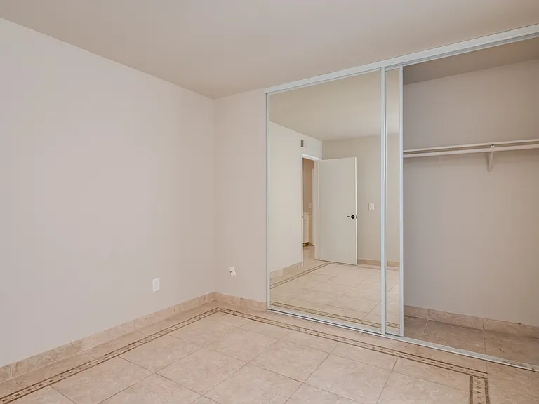 1090 Winding Oak Dr — Photo 13