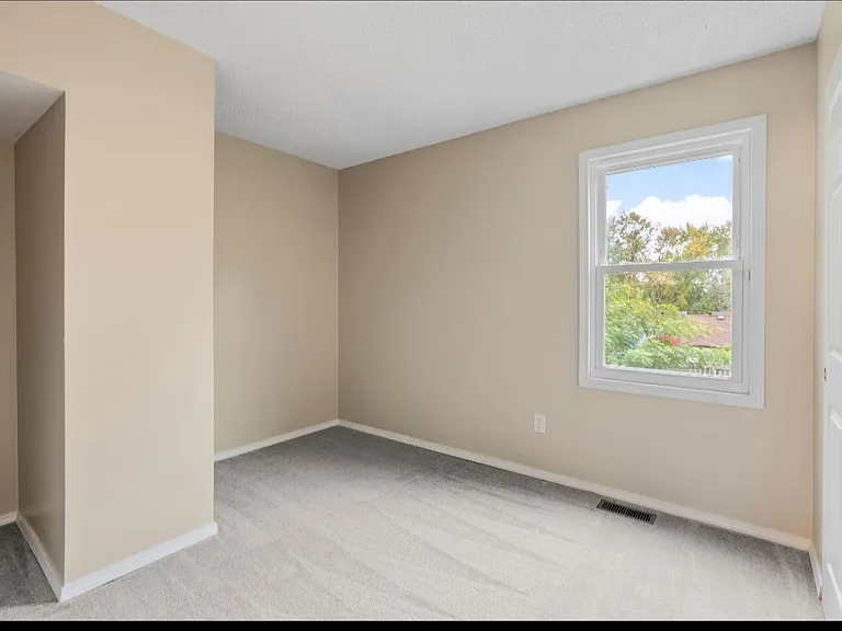 2420 Breezy Point Ln — Photo 15