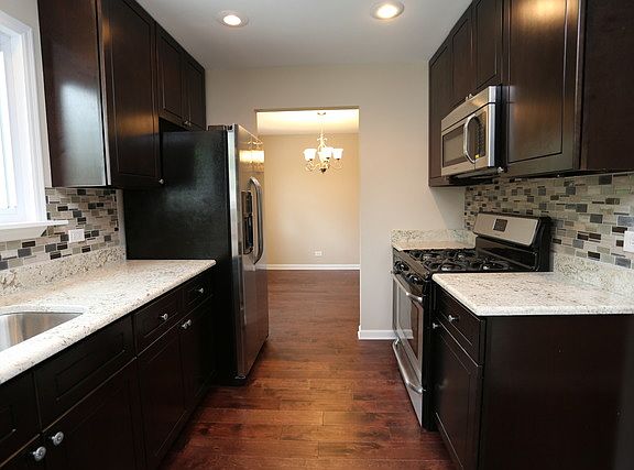 4th image of 475 Danbury Dr