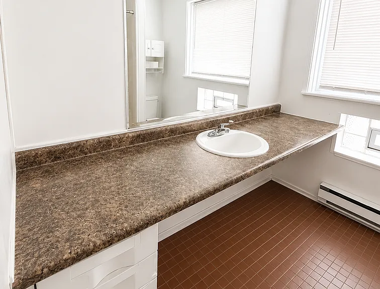 1055 W Grace St #2W — Photo 6