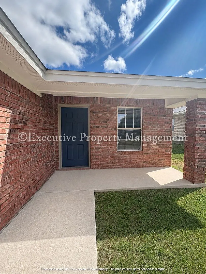 208 Janelle Drive — Photo 2