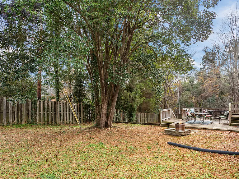 2100 Villa Dr — Photo 24