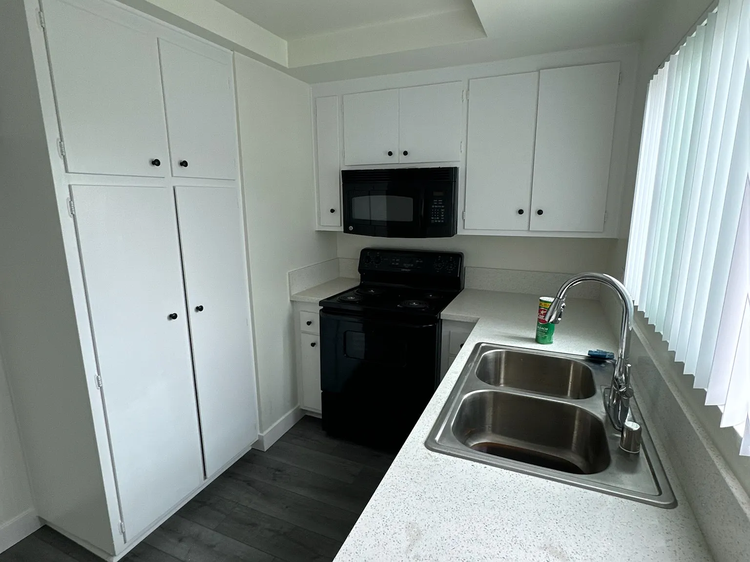 2 bed, 1.5 bath, 950 sqft, $2,995 — Photo 3