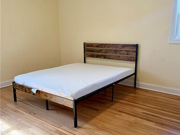 5th image of 1084 Stelton Rd