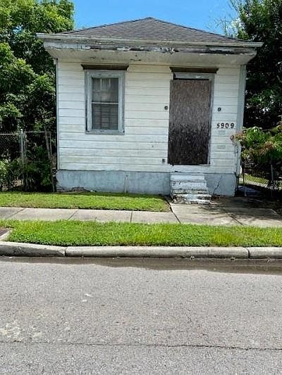 1st image of 5909 Burgundy St