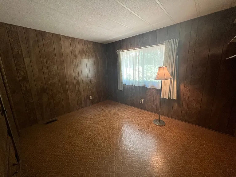 1052 SE Deep Lake Rd — Photo 10
