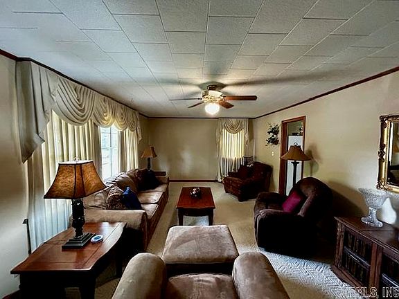 5th image of 2090 N Heights Ave