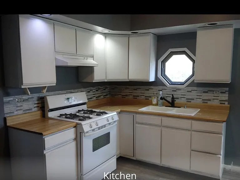 138 S Sheridan Rd — Photo 9