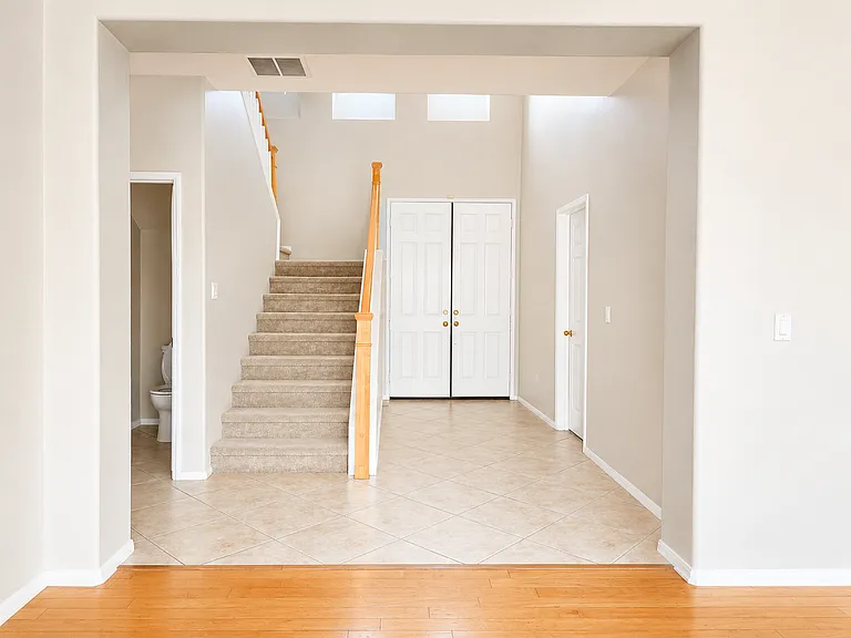 686 Jay Ct — Photo 2