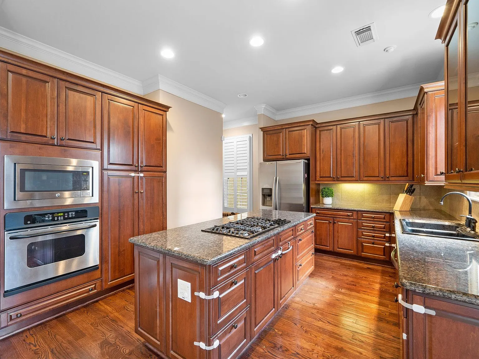 4 bed, 3.5 bath, 2804 sqft, $3,600 — Photo 4