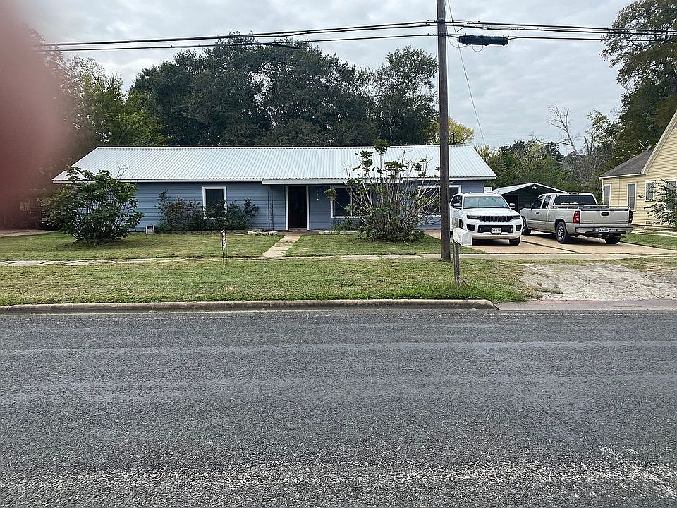 615 Hoskins Broadway St, El Campo, TX 77437 Zillow