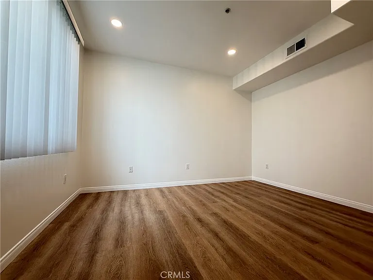 300 E Providencia Ave #111 — Photo 19